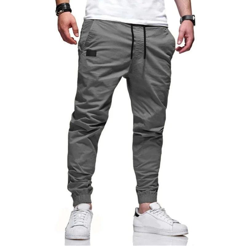 Pantalon cargo de jogging à la coupe sportive, idéal pour les loisirs et le quotidien.