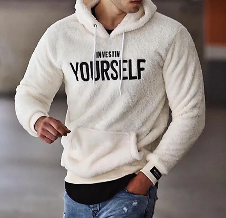 Sweat à capuche ultra doux orné du motif « Investissez en vous-même » pour un look décontracté et stylé.